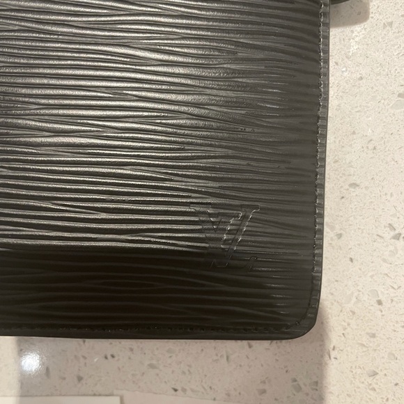 Louis Vuitton Agenda MM in Epi Leather Black - Picture 3 of 16